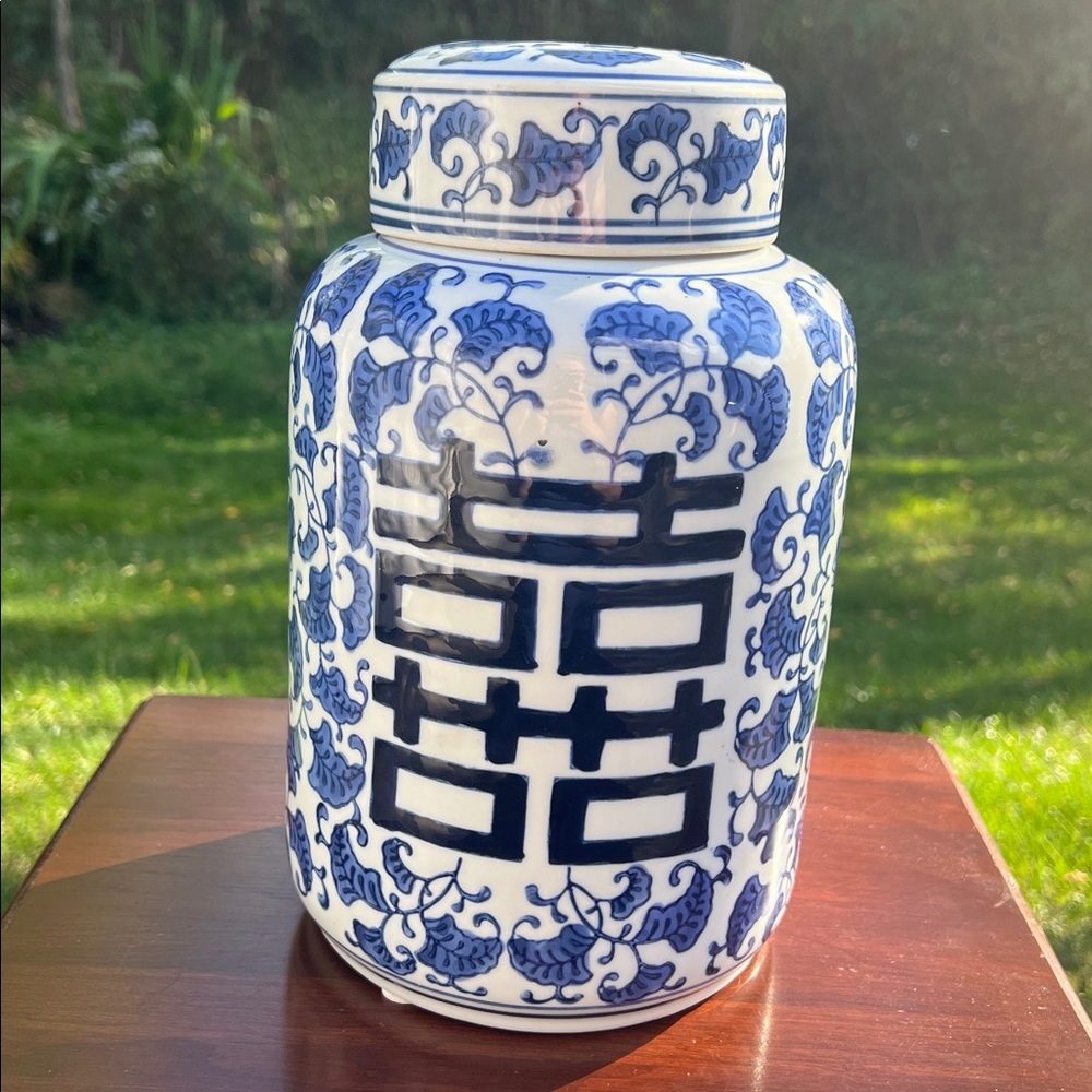 Large Vintage Blue & White Chinoiserie Double Happiness Tea Ginger Jar w/ Lid